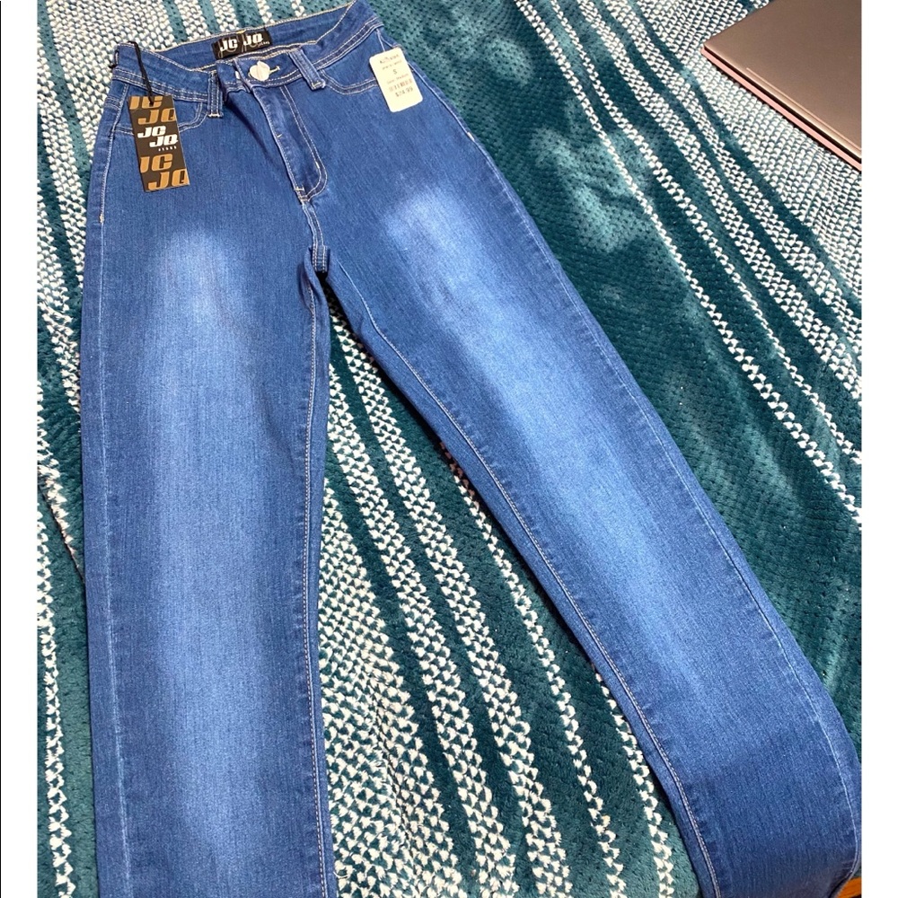 High waisted jeans